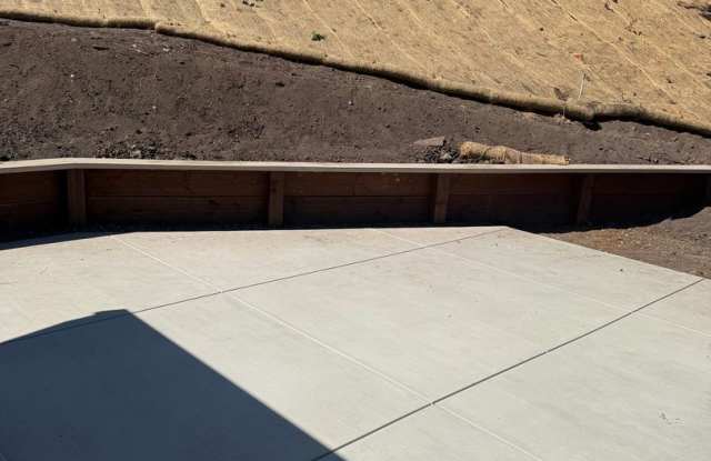 Great 3 bedroom, 2 bathroom, fully remodeled house with large bonus room in Monterey Gallery 4