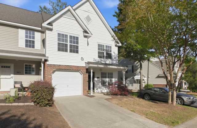 Stylish 2 Bedroom 2 1/2 Bath End Unit Townhome in Fort Mill at Cole Creek Gallery 3
