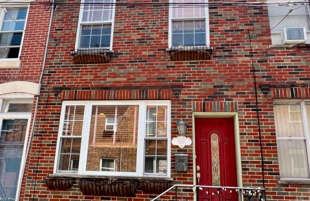 Stunning 2-Bedroom Townhome with Finished Basement in Passyunk Square! Available June 1st! photos photos