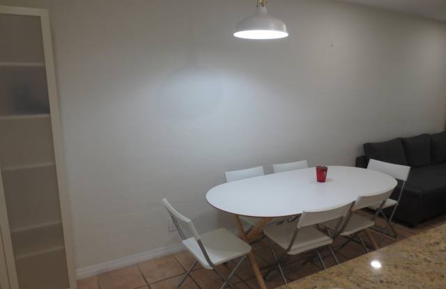 1609 NE 4th Court Gallery 3