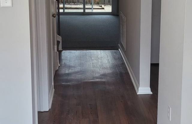 Townhome in Midtown Raleigh Gallery 3