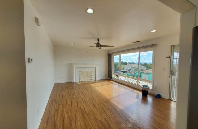 3 Bed 2 Bath with Great Views in San Leandro For Rent!! photos photos
