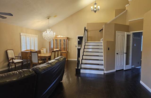 2431 Pinehurst Ct Gallery 2