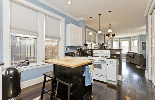 1037 S Racine Ave photos photos