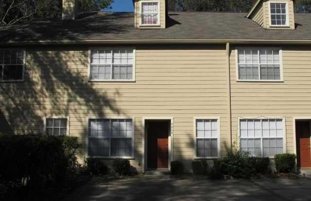 Spacious 2/2 Condo Avaiable now! Move in special $250 off rent photos photos