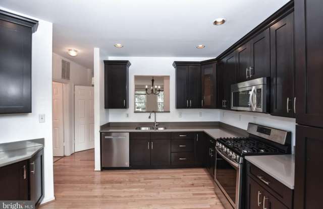 47616 COMER Square Gallery 4