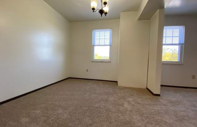North Hills 2 BR Apartment! Perfect Location - Close to Parks, Schools & Entertainment! Gallery 3