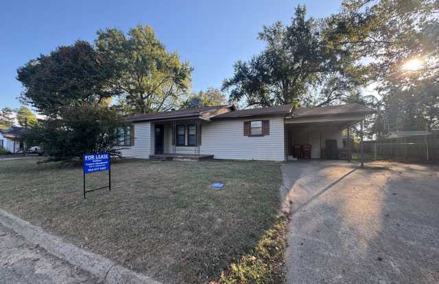 703 Miller - next to MVISD - 703 Miller Street, Mount Vernon, TX 75457