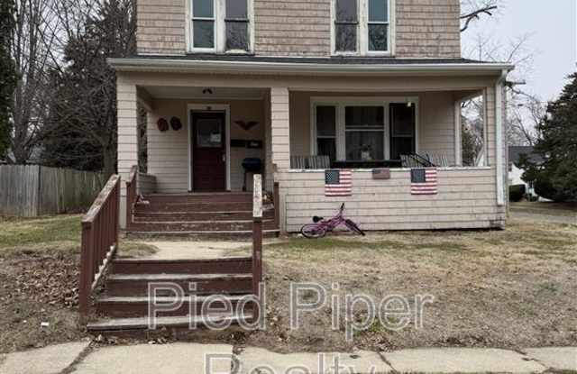 534 1/2 E Wyandotte St Gallery 1