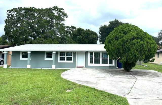 1032 Martinique Avenue S - 1032 Martinique Avenue, Fort Pierce, FL 34982