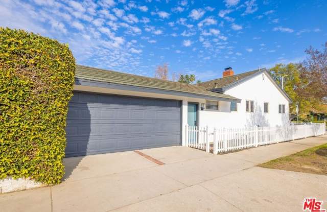 6701 NOBLE Ave Gallery 2