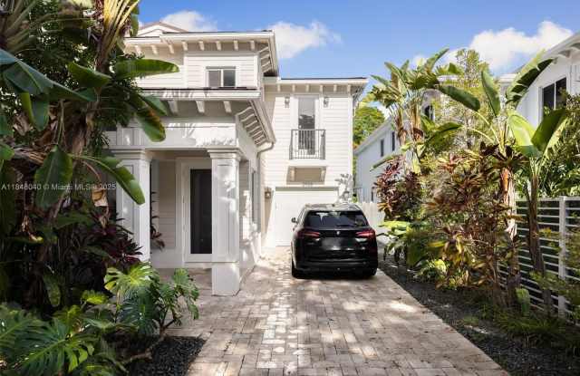 2938 Catalina St photos photos