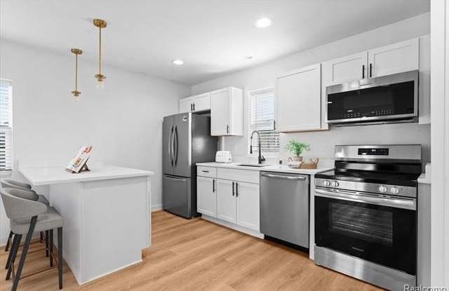 1440 Lakepointe Street photos photos