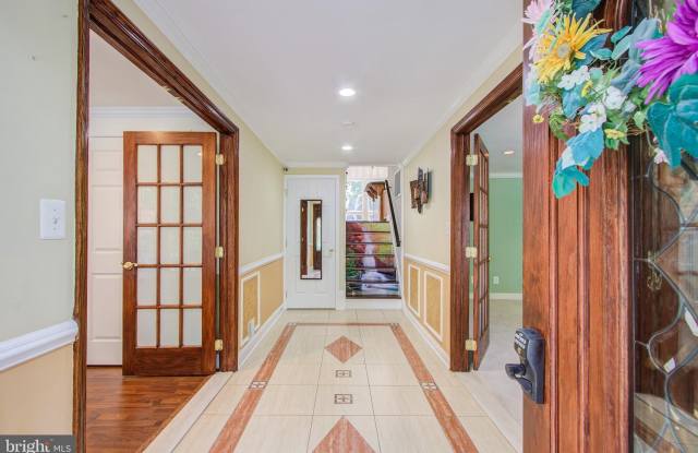 9203 CEDARCREST Drive Gallery 4