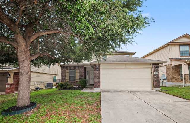 Hill Country Views w/ Deck & No Rear Neighbors | 3BR + Game Room & High Ceilings - 10714 Ranchland Fox, Bexar County, TX 78245