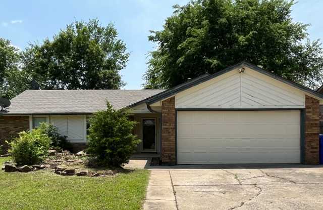 Peaceful 3 bedroom house in Broken Arrow! - 221 West Canton Street, Broken Arrow, OK 74012