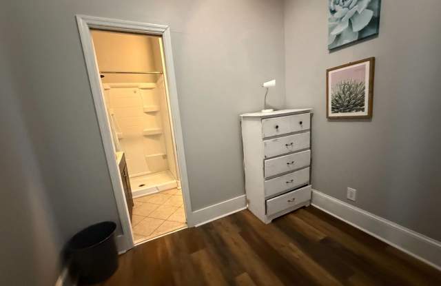 Room for Rent at 1914 Barnard St., Savannah, GA – (Utilities Included!) photos photos