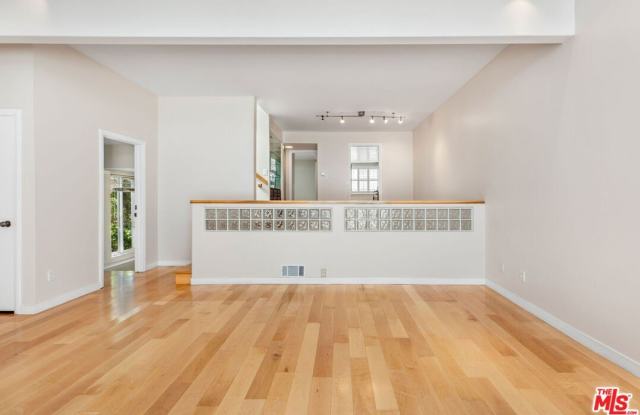 17207 Palisades Cir Gallery 2
