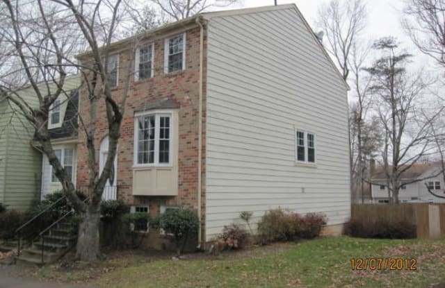 10000 CHESTNUT WOOD LANE - 10000 Chestnut Wood Lane, Burke Centre, VA 22015