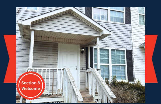 165 Cloverdale St - 165 Cloverdale Street, Jackson, TN 38301