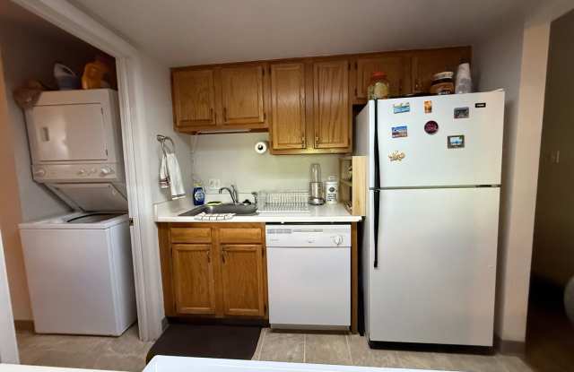 Hidden gem on Auburn for rent Gallery 4