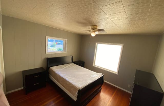 902 E Wright Ave - 902 East Wright Avenue, Tacoma, WA 98404