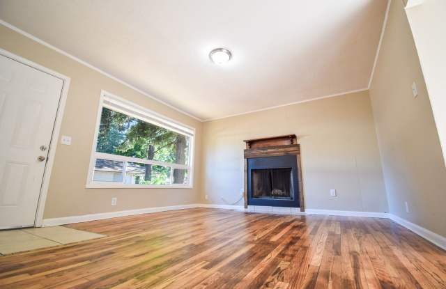 3 Bedroom 1Bath House, Quiet neighborhood with park across the street Gallery 1