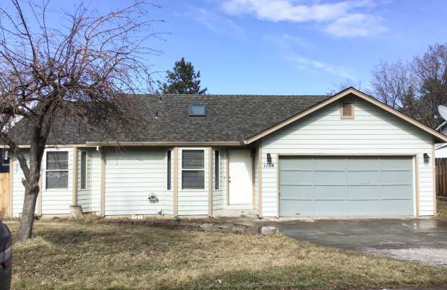 FOR RENT: Unfurnished Pet friendly Single Story 3 bed, 2 bath, 2 car garage w/large fenced lot Gallery 4