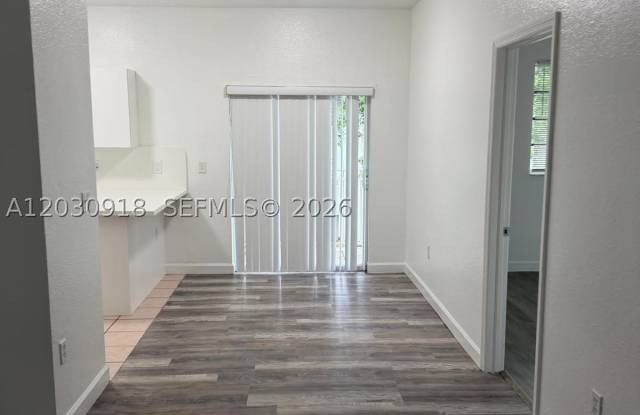 374 NE 27th Ave photos photos