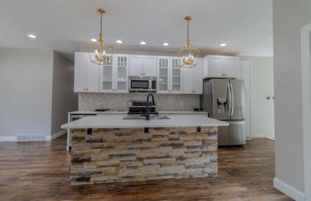 Rent the Dream – Stylish 4-Bedroom Home! photos photos