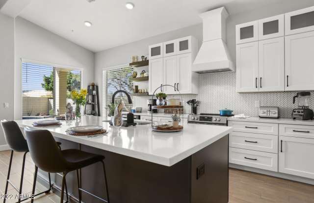 7435 E RUSTLING Pass photos photos