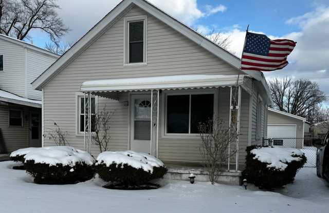 Move-In Ready 3 Bedroom, 1 Bathroom Home in Westland! photos photos