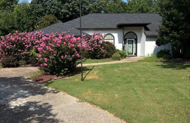 BEAUTIFUL HOME IN GREAT LOCATION! Gallery 1