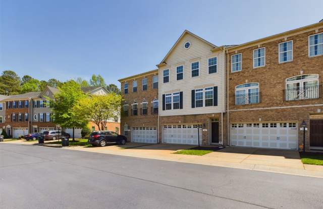 Beautiful, Spacious 3 Bedroom Townhome in Glen Allen Ready NOW! Gallery 3