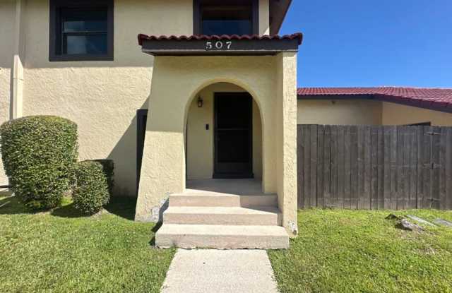Beautiful 3/2.5 Townhome For Rent In Coopersmith photos photos