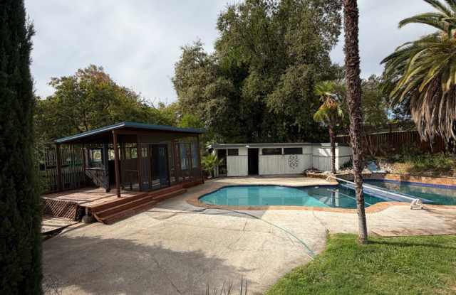 Spacious 4-Bedroom Auburn Home with Private Pool & Expansive Living Areas Gallery 1
