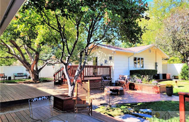 Adorable Cozy House/ w Large garage photos photos