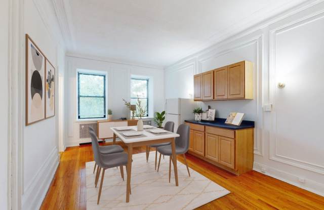 5120 S. Hyde Park Boulevard Gallery 1