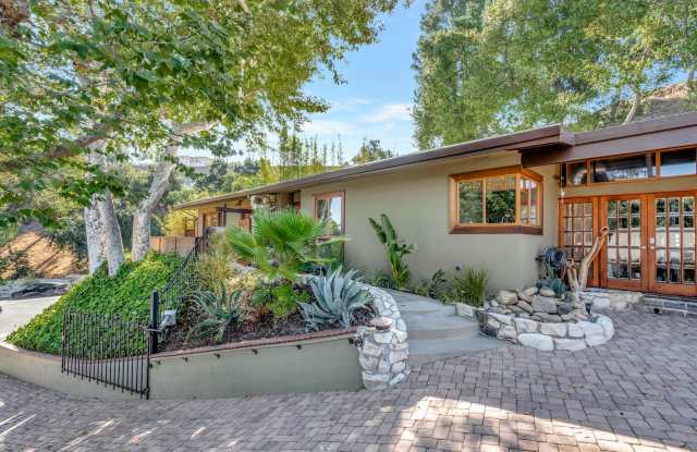 Private 3 Bed/2 Bath Oasis in Royal Woods - Available Now photos photos