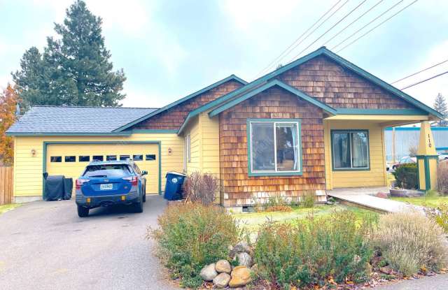 Charming 3-bedroom in heart of Sisters photos photos