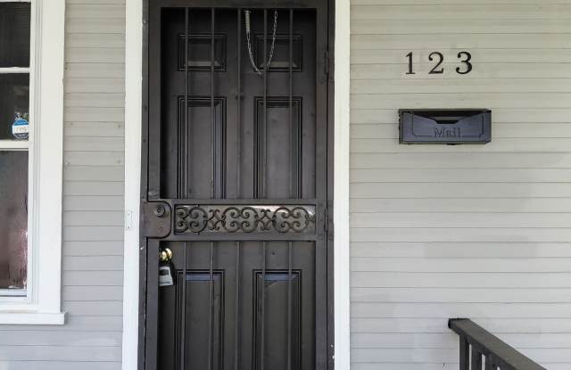 121-123 Huron Avenue - 123 Gallery 1