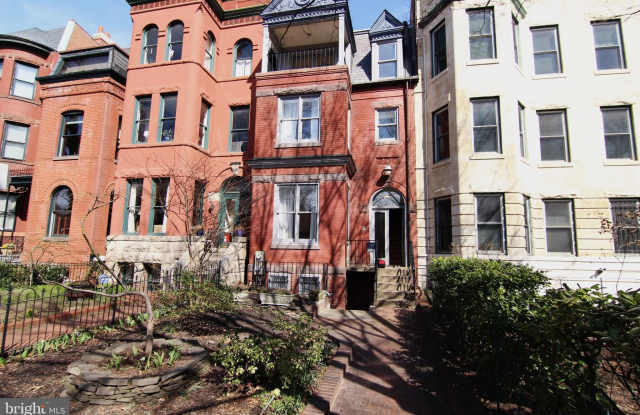 1020 MASSACHUSETTS AVENUE NE photos photos