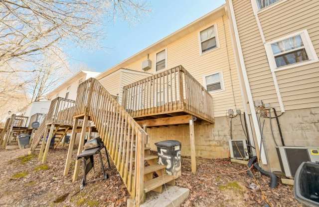 Pheasant Run 4 Bedroom, 2.5 Bath Townhouse Gallery 3