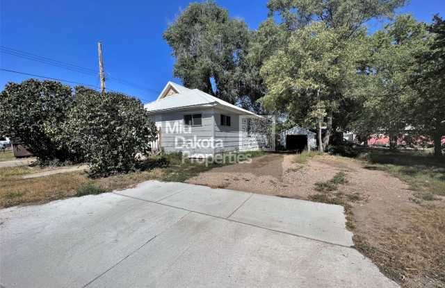 212 W Fir-2 Bedroom House - 212 West Fir Avenue, Mitchell, SD 57301