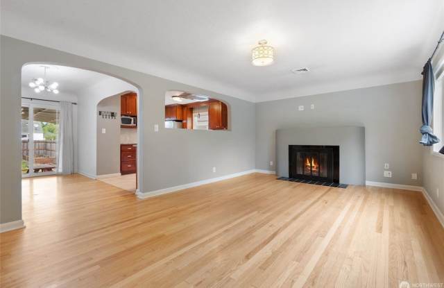 4 Bedroom 2.5 Bathroom Longview Gallery 4