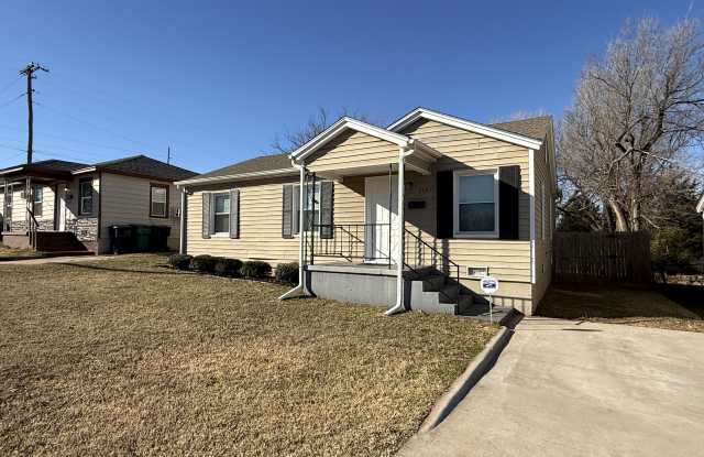 3121 N Lindsay Ave photos photos