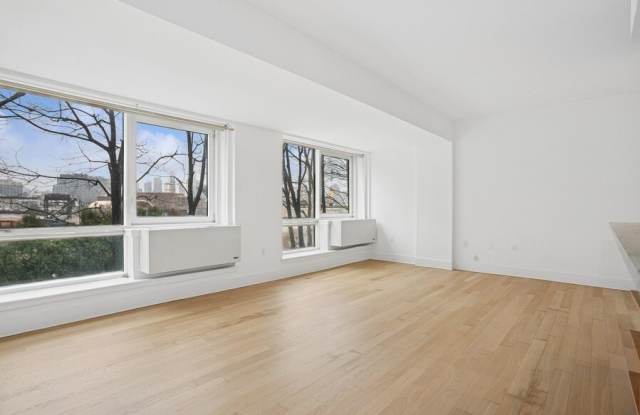 446 Kent Avenue Gallery 3
