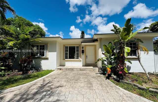 516 La Villa Dr photos photos