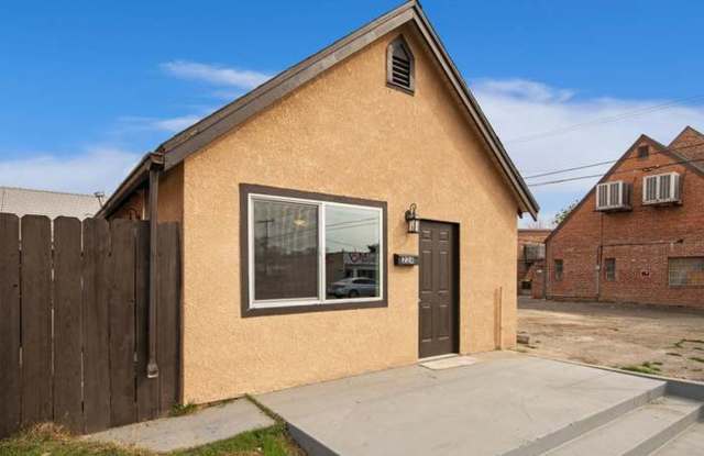 Move in Ready!! FURNISHED 1 Bed 1 Bath in Fresno!! photos photos