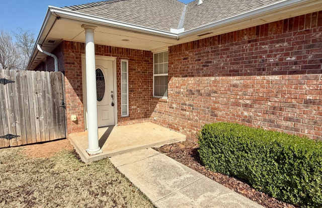 Cute 3 Bed Duplex In Yukon photos photos